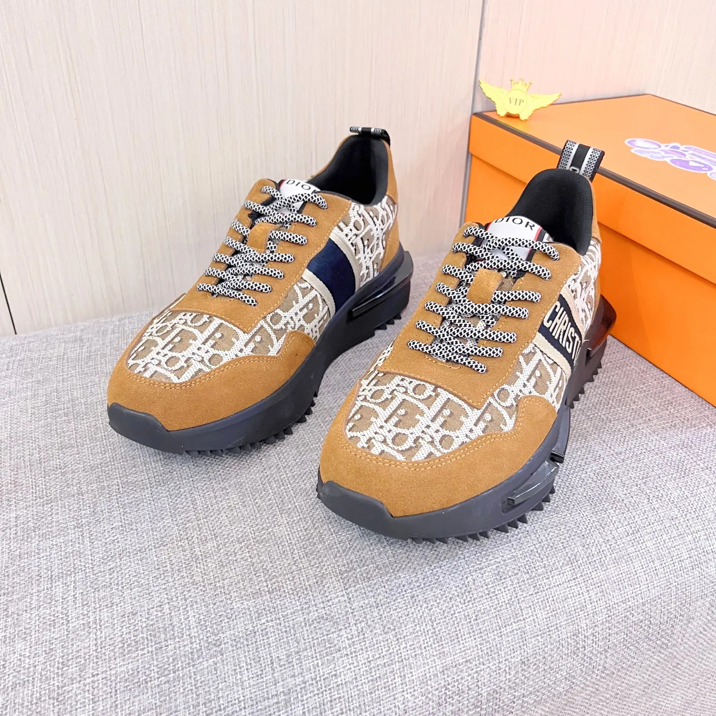 Men's shoes 💰 460 men's shoes 💰【 Dior 】🔥 High-end men's shoes brand official website 1:1 latest masterpiece: the upper is made of frosted cowhide imported from Italy with a comfortable and breathable lining ➕ Made of the original non-slip and wear-resistant outsole 🔥, making walking more convenient and comfortable! An exclusive new model, a stunning work, a beautiful 1:1 replica [color] compared to the official quality! Create a fashionable personality to set off your uniqueness! A must-have for trendy men! Classic 🔥Size: 38-44 Color: 🔥 2⃣️colors available🔥.